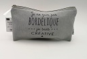 [ZE SC29155-1] Pochette &quot;Je ne suis pas bordélique je suis créative&quot;