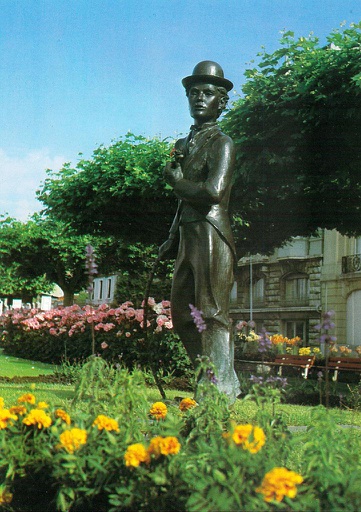 [1012518] Postcards 12518 Vevey, statue Chaplin